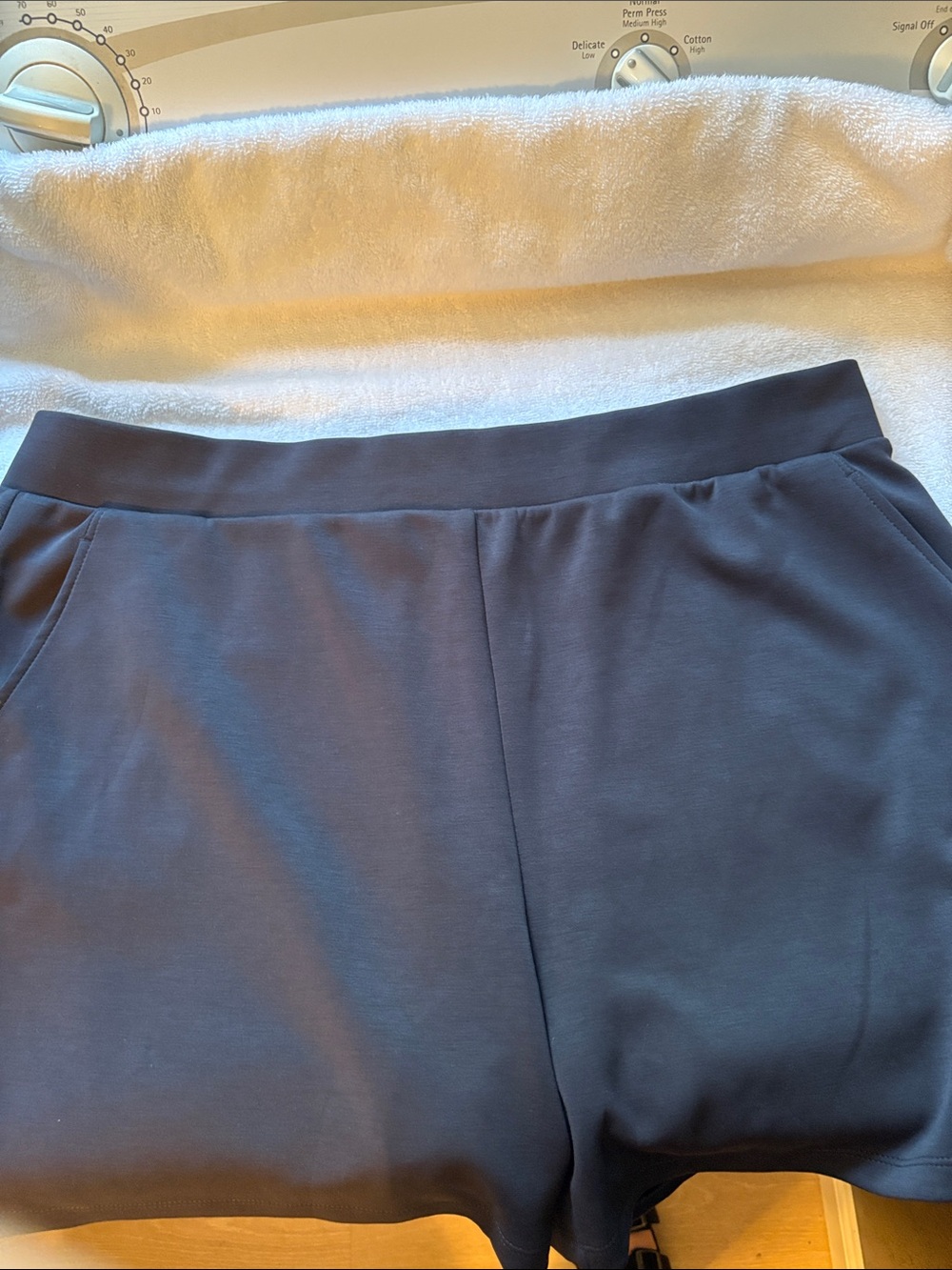 Women's Classic Black Athletic Shorts With Pockets!